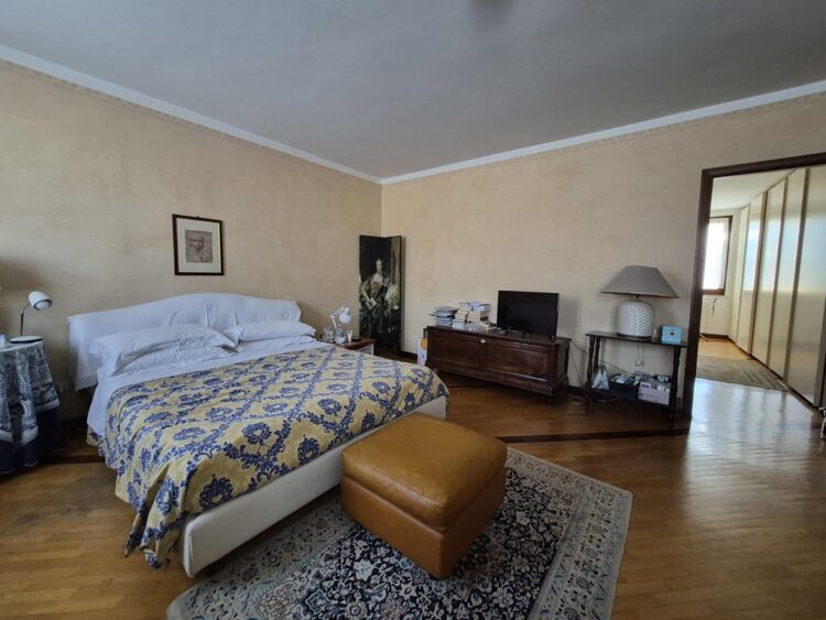 7_camera M (4) 1775815362 gallery 750x563